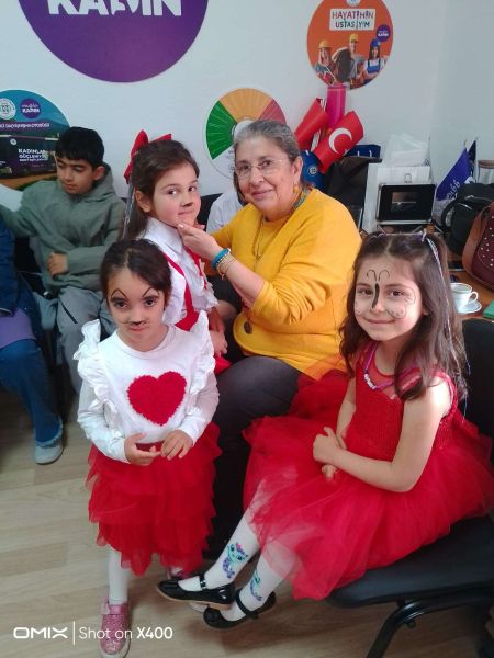 Dirmilli Çocuklar, 23 Nisan Çocuk Şenliğine Katıldı