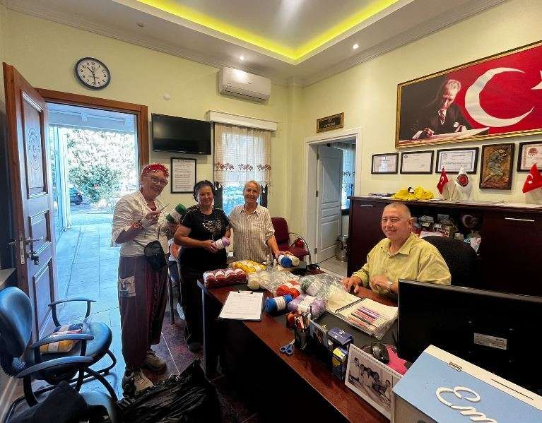 Bodrumlu Kadınlar Sokak için Örüyor Projesi Yalıkavak'ta