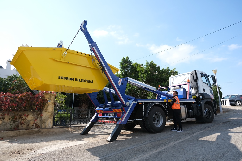 WASTE CONTAINERS GOT INVOLVED IN CLEANING SERVICES