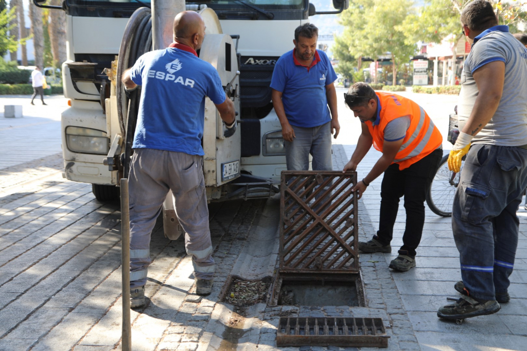 THE DRAINS AND STREAM BEDS ARE BENG CLEANED