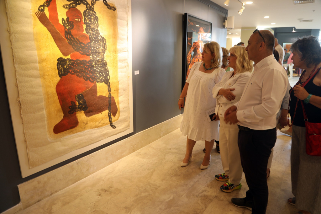 THE RETROSPECTIVE EXHIBITION OF SELMA GÜRBÜZ MEETS ART LOVERS