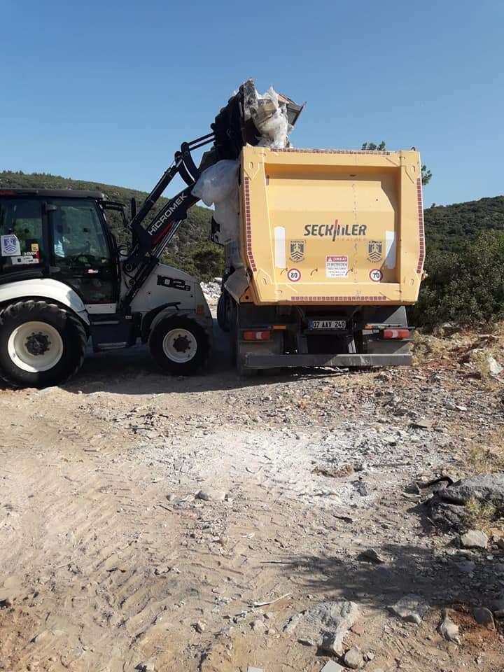 CLEAN-UP IN THE FORESTED AREA OF MAZI NEIGHBORHOOD