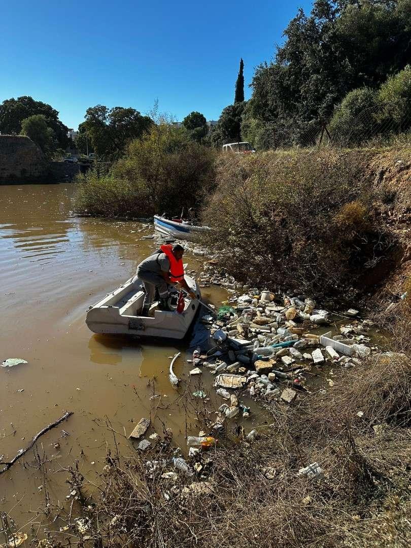 MUNICIPAL TEAMS CONDUCTED CLEANUP AT BITEZ DAM