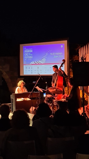 INTERNATIONAL JAZZ FESTIVAL MEETS MUSIC LOVERS