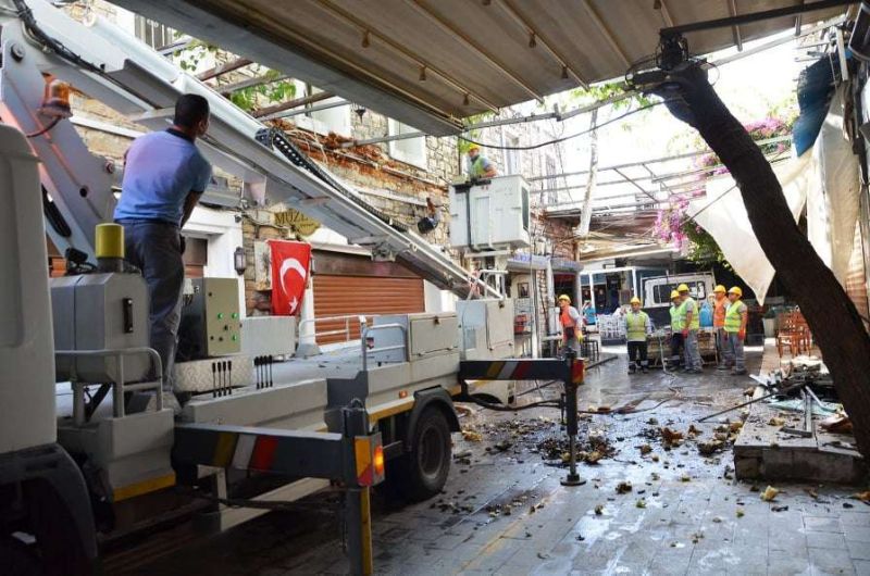 EXTERNAL FACADE MATERIAL REMOVAL IN THE FOOD BAZAAR (GIDA ÇARŞISI) PROJECT