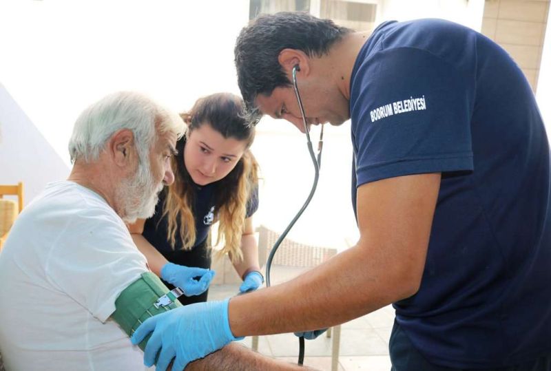HEALTH CHECKS FOR THE ELDERLY RESIDING IN TEMPORARY HOUSING