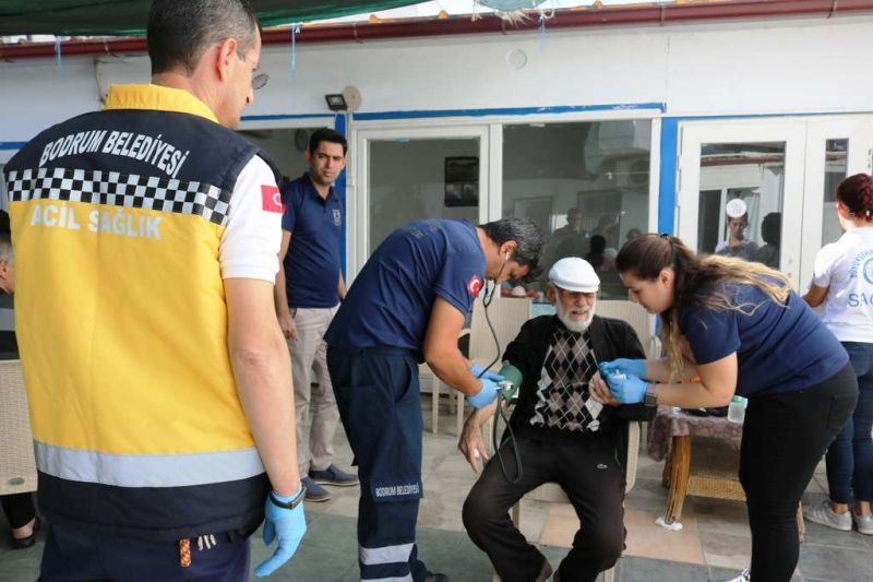HEALTH CHECKS FOR THE ELDERLY RESIDING IN TEMPORARY HOUSING