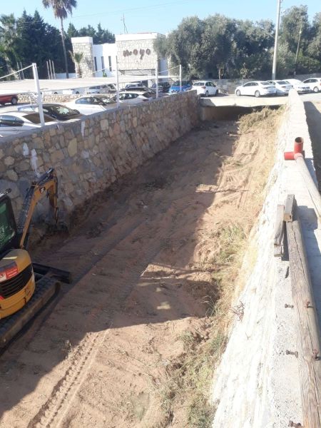 CLEANING OF STREAMS, CHANNELS & GRATES