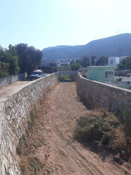 CLEANING OF STREAMS, CHANNELS & GRATES