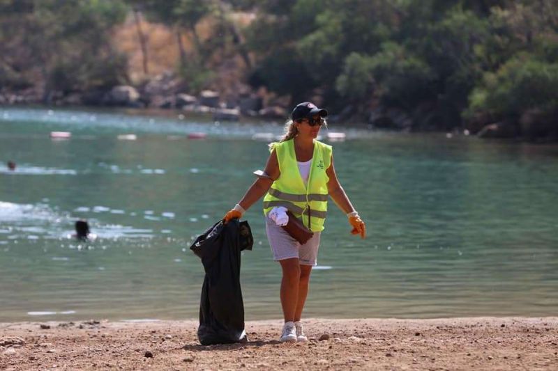 CLEAN-UP IN CENNET COVE ON WORLD CLEANUP DAY