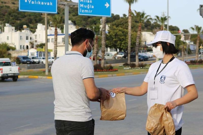 DISTRIBUTION OF IFTAR PACKAGES IN HEAVY TRAFFIC DURING RAMADAN