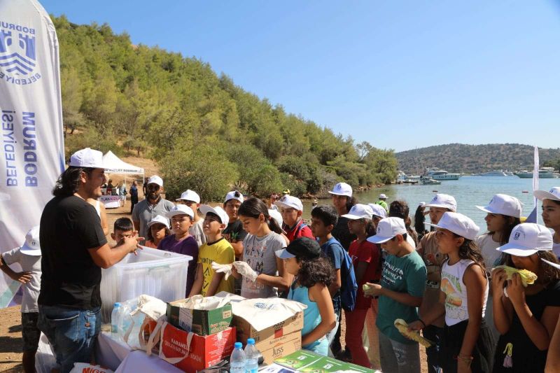 CLEANUP EVENT IN CENNET COVE ON WORLD CLEANUP DAY